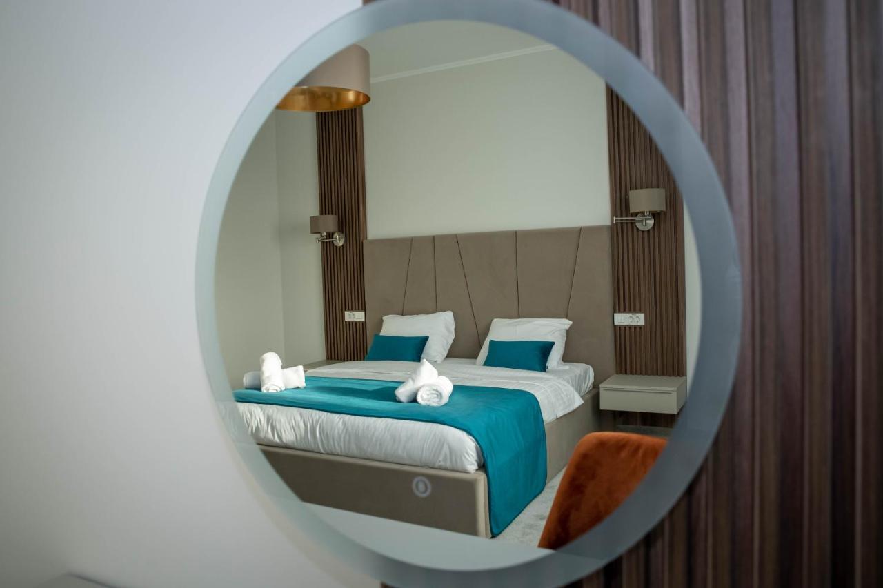 Unique Garden Hotel Brăila Exteriör bild