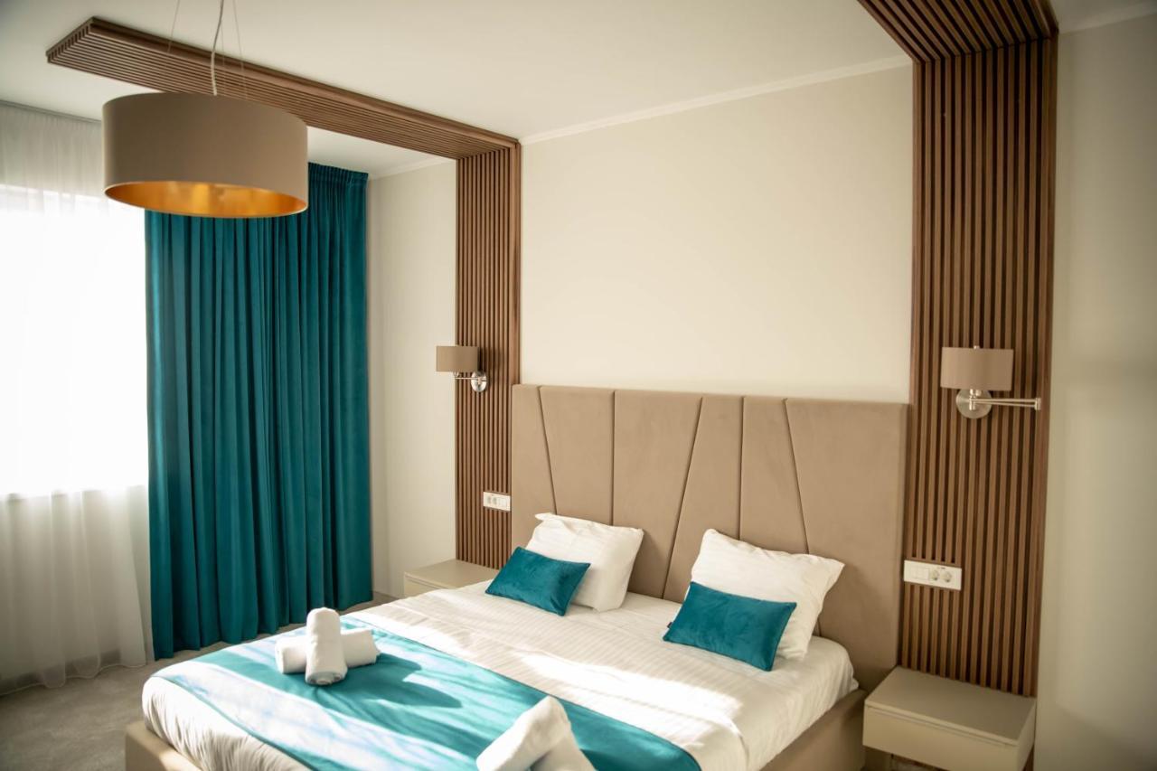 Unique Garden Hotel Brăila Exteriör bild
